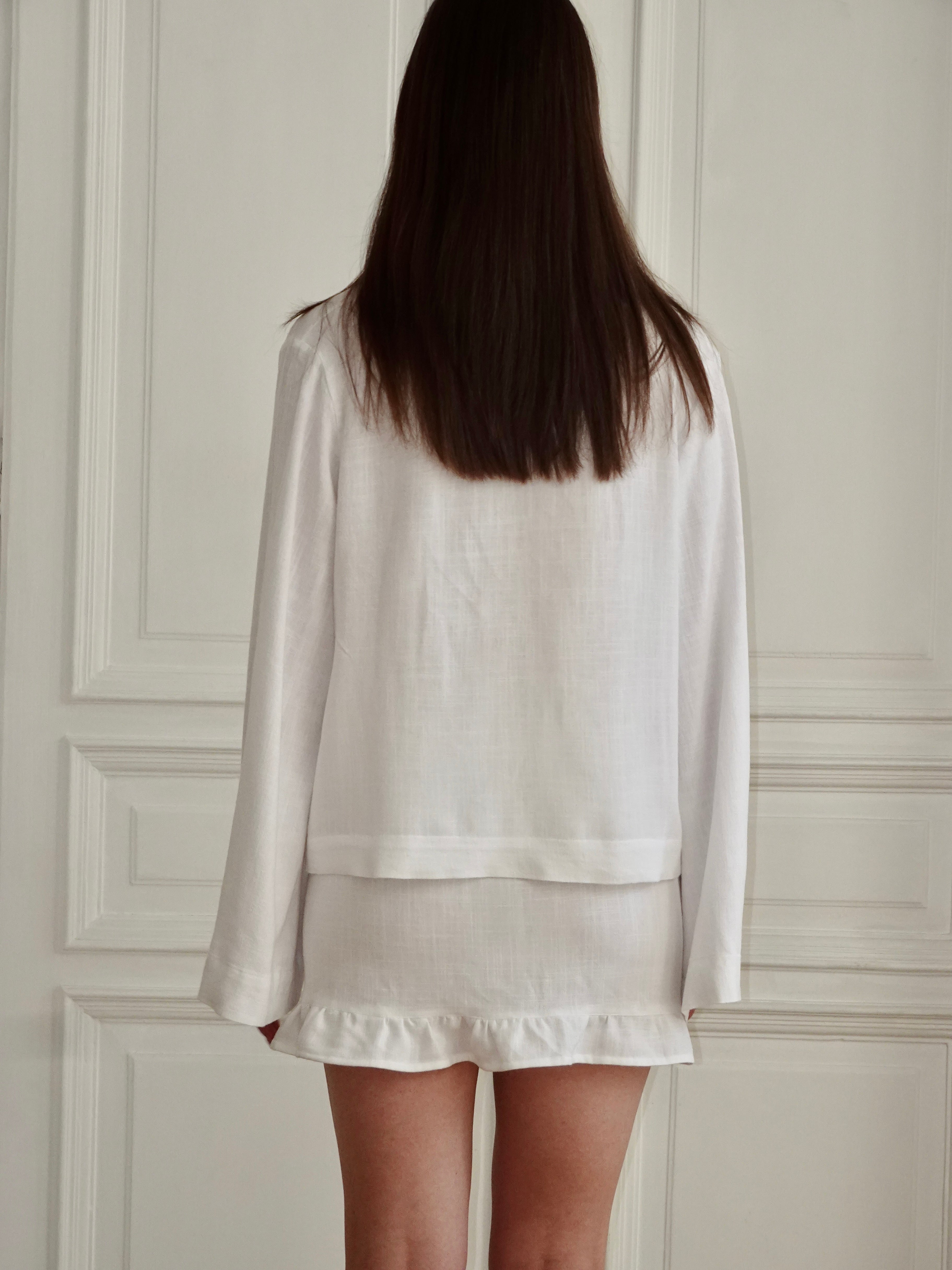 Biała koszula oversize „Rosalinne” z wiązaniem i kołnierzem