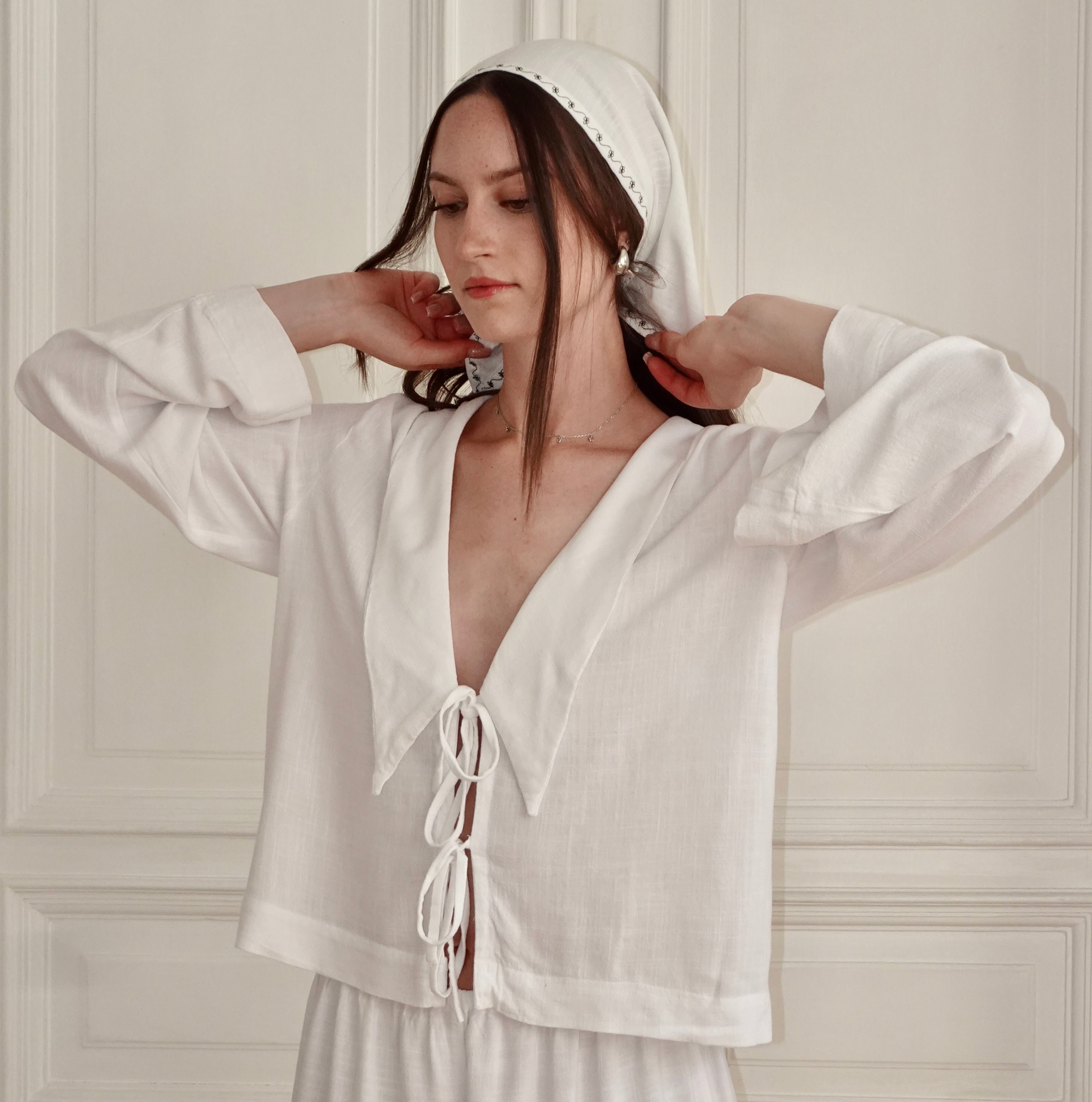 Biała koszula oversize „Rosalinne” z wiązaniem i kołnierzem