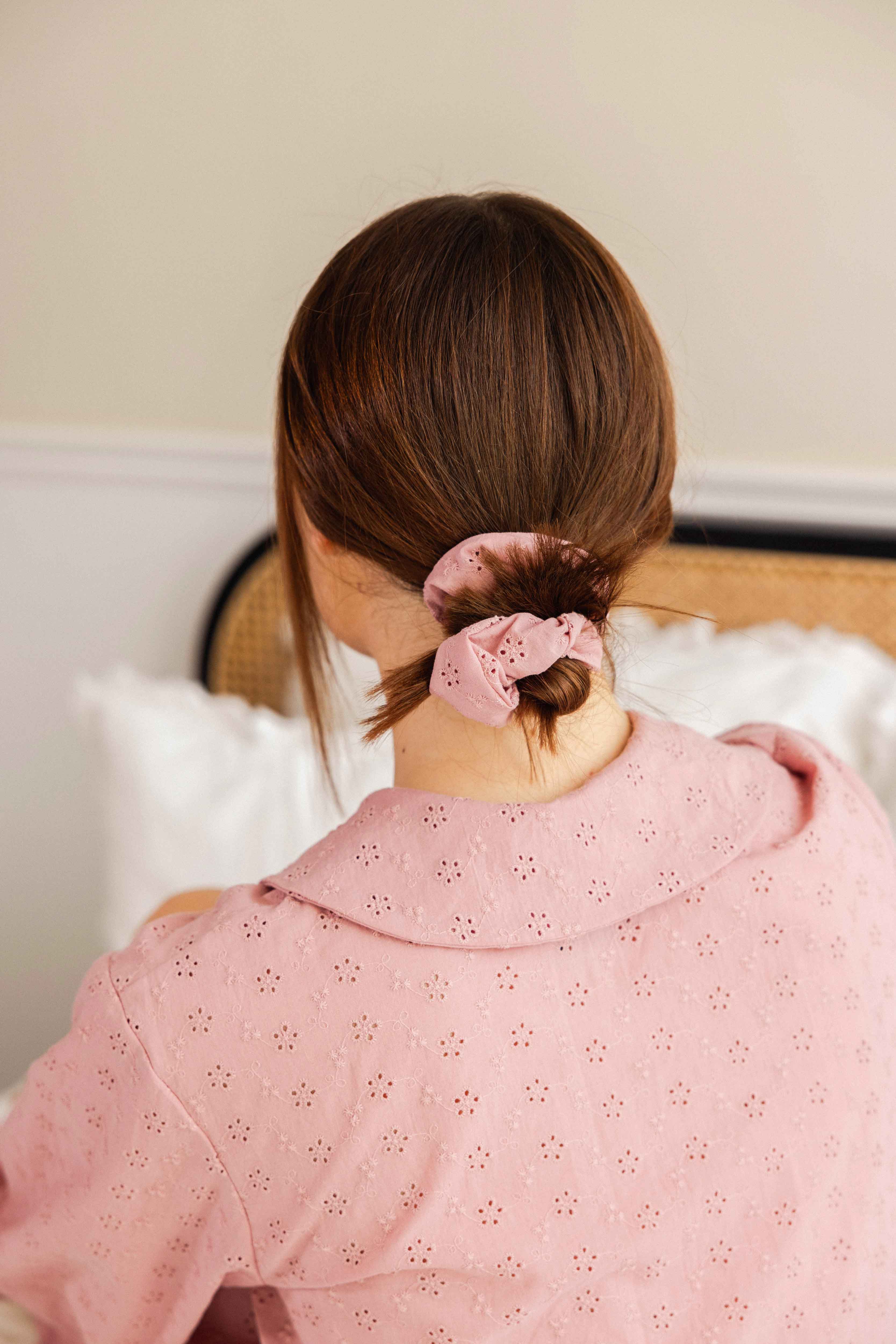 Różowa Scrunchie "Slow Morning"